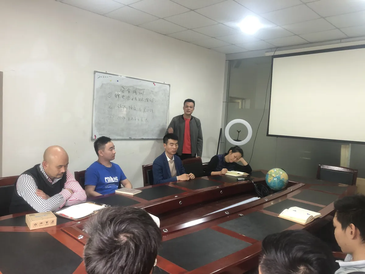 Weekly production and quality meeting at BEICHEN LIGHT